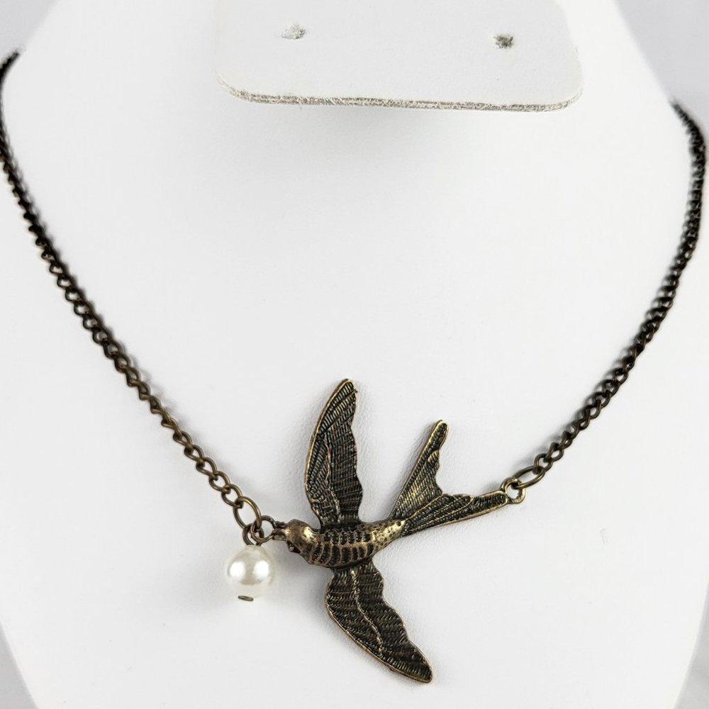 NWOT Flying Bird with Pearl Necklace